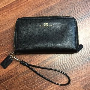 Coach wristlet wallet